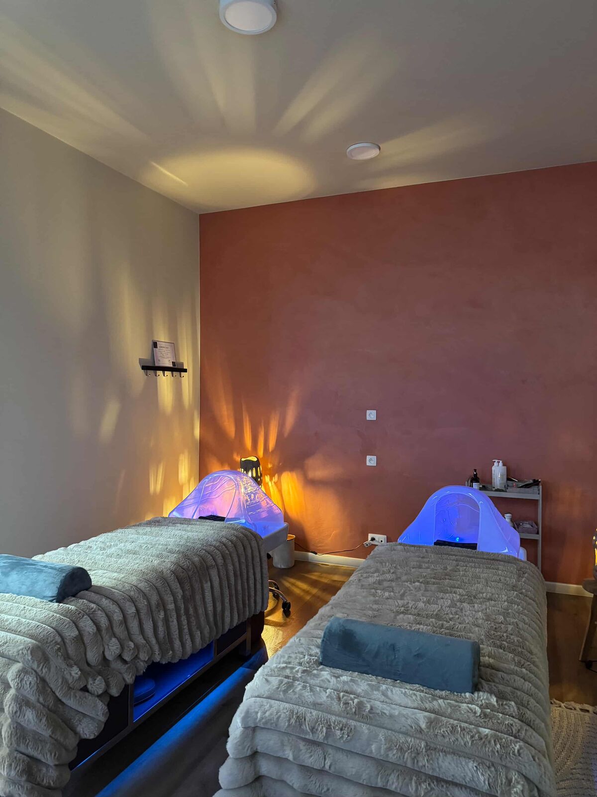 Onyx treatment room at White Lotus spa in Strombeek, soft light and comfort