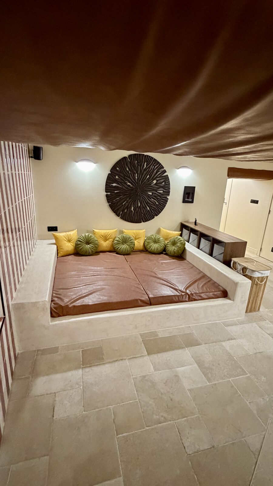 Zitbank in de privé hammam in Grimbergen