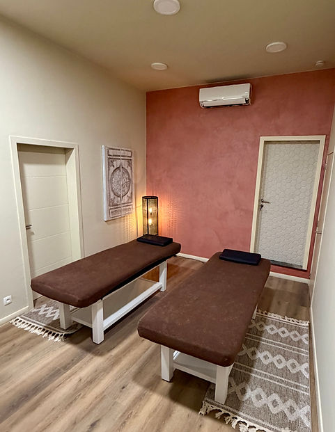 Ambre massage room at White Lotus spa in Grimbergen, warm and softly lit